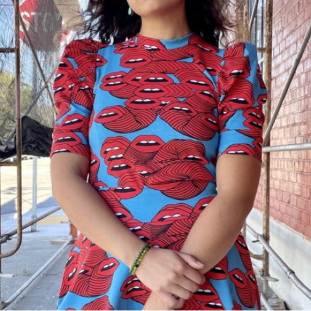 ISO Nooworks mouth puff sleeve top